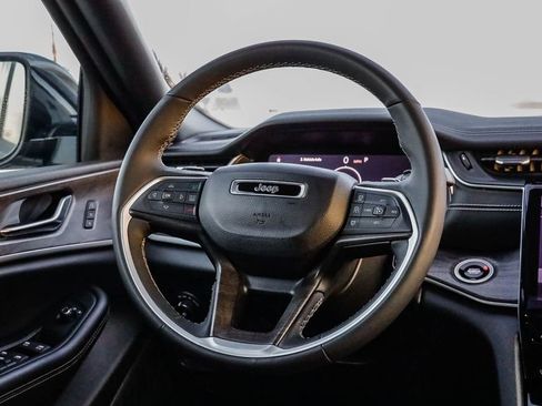 Certified 2024 Jeep Grand Cherokee L Limited w/ Luxury Tech Group II image 18