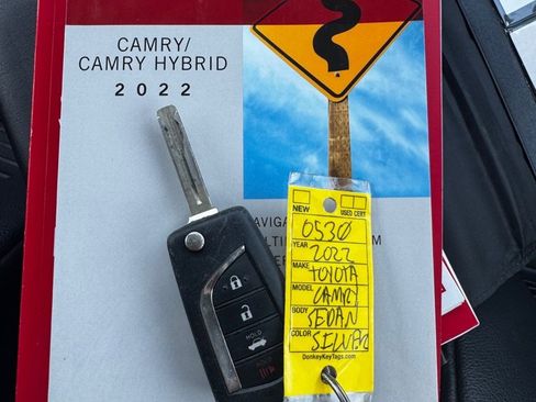 Used 2022 Toyota Camry SE image 27