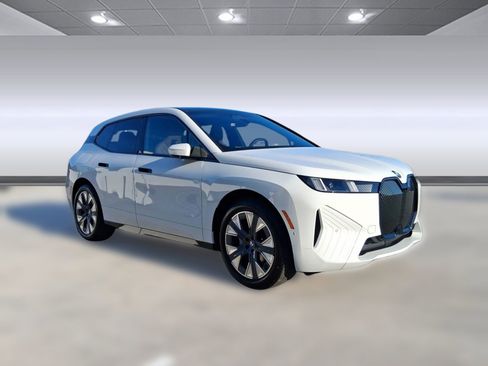 New 2026 BMW iX xDrive60 image 6