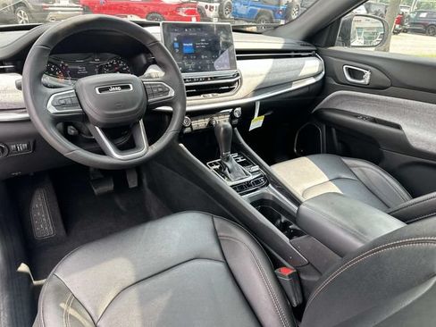 Used 2024 Jeep Compass Latitude w/ Sun and Sound Group AWD/4WD image 19