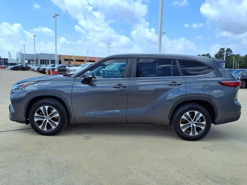 Used 2023 Toyota Highlander XLE FWD image 8