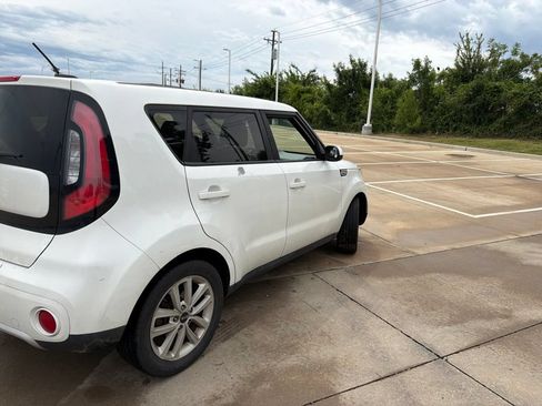 Used 2017 Kia Soul + FWD image 3