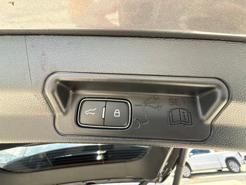 Used 2022 Ford Explorer XLT w/ Equipment Group 202A RWD image 13