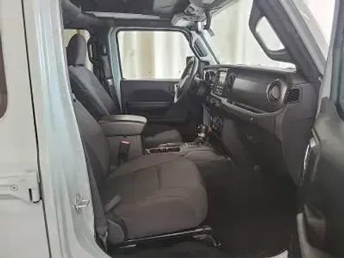 Used 2023 Jeep Wrangler Unlimited w/ Sun & Screen Package image 10