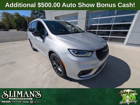 New 2026 Chrysler Pacifica Select w/ S Appearance Package image 1