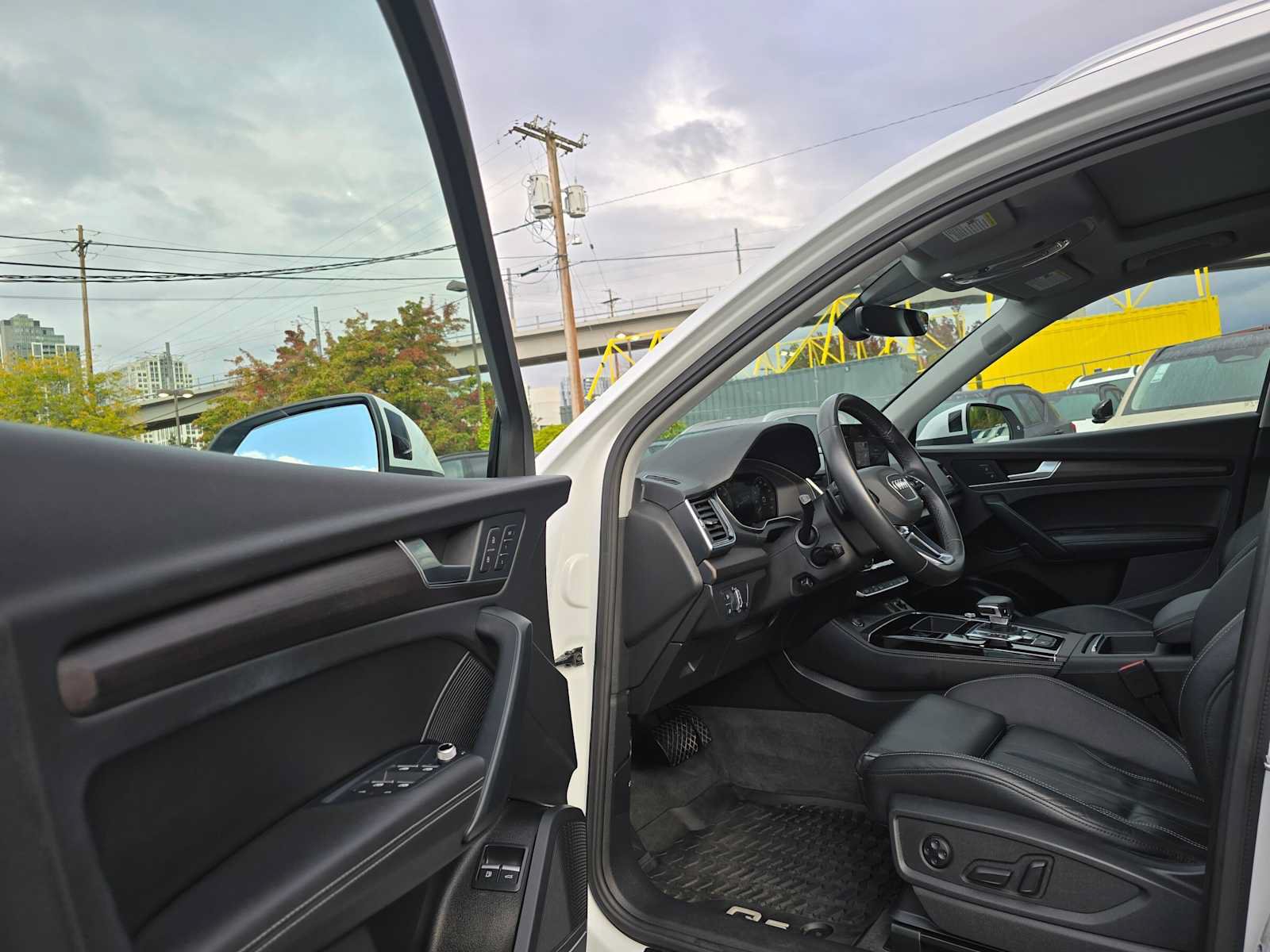 Used 2022 Audi Q5 e Premium Plus AWD/4WD image 20