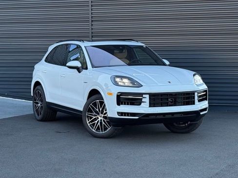 New 2025 Porsche Cayenne E-Hybrid AWD/4WD image 9