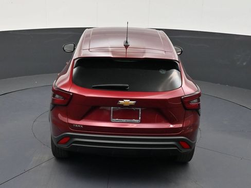Used 2025 Chevrolet Trax LS FWD image 15