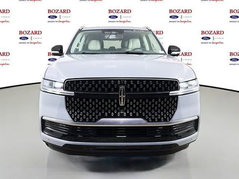 New 2025 Lincoln Navigator Reserve image 2