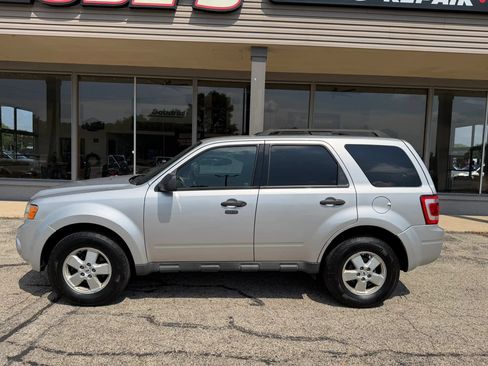 Used 2010 Ford Escape XLT FWD image 2