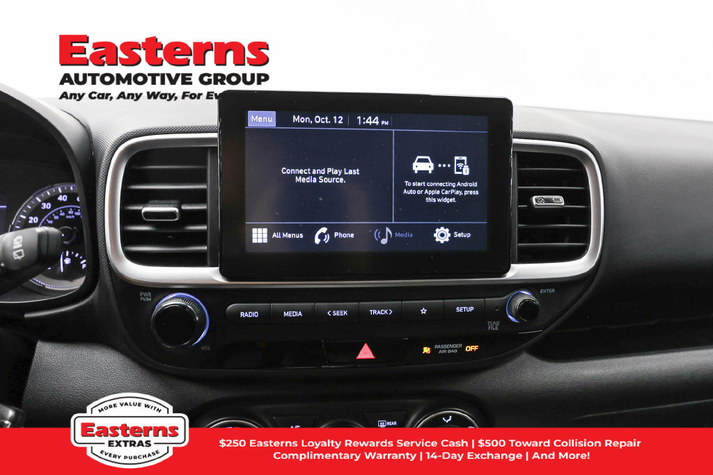 Used 2022 Hyundai Venue SE FWD image 12