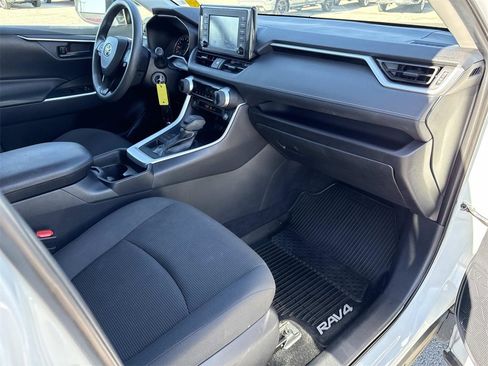 Used 2019 Toyota RAV4 LE image 27