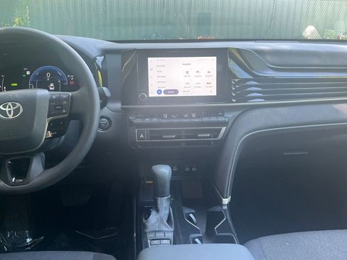 Used 2025 Toyota Camry LE FWD image 17
