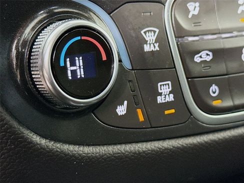 Used 2024 Chevrolet Equinox Premier image 19