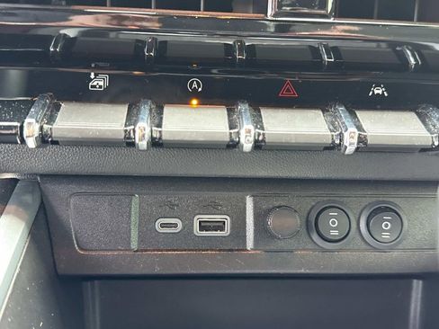 Used 2024 Chevrolet Colorado Z71 w/ Z71 Convenience Package 2 image 26