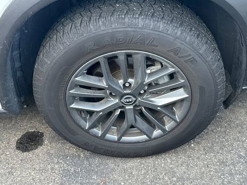 Used 2024 Nissan Rogue S image 3