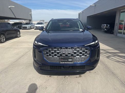 Used 2025 Audi Q5 Premium w/ Convenience Package image 2