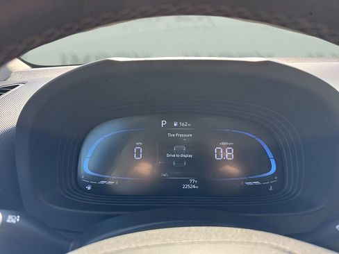 Used 2025 Hyundai Venue SEL FWD image 21