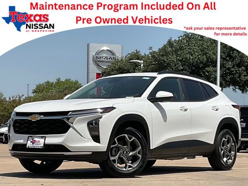 Used 2025 Chevrolet Trax LT FWD image 1