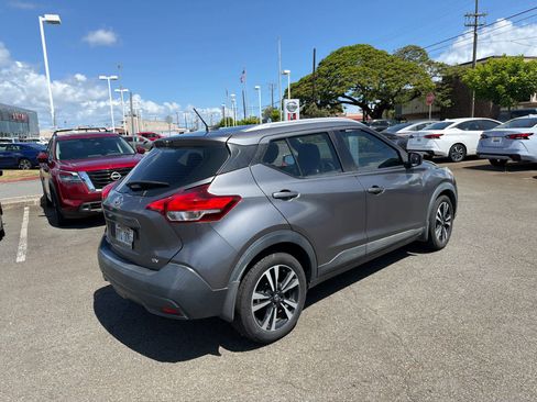 Used 2018 Nissan Kicks SV FWD image 3