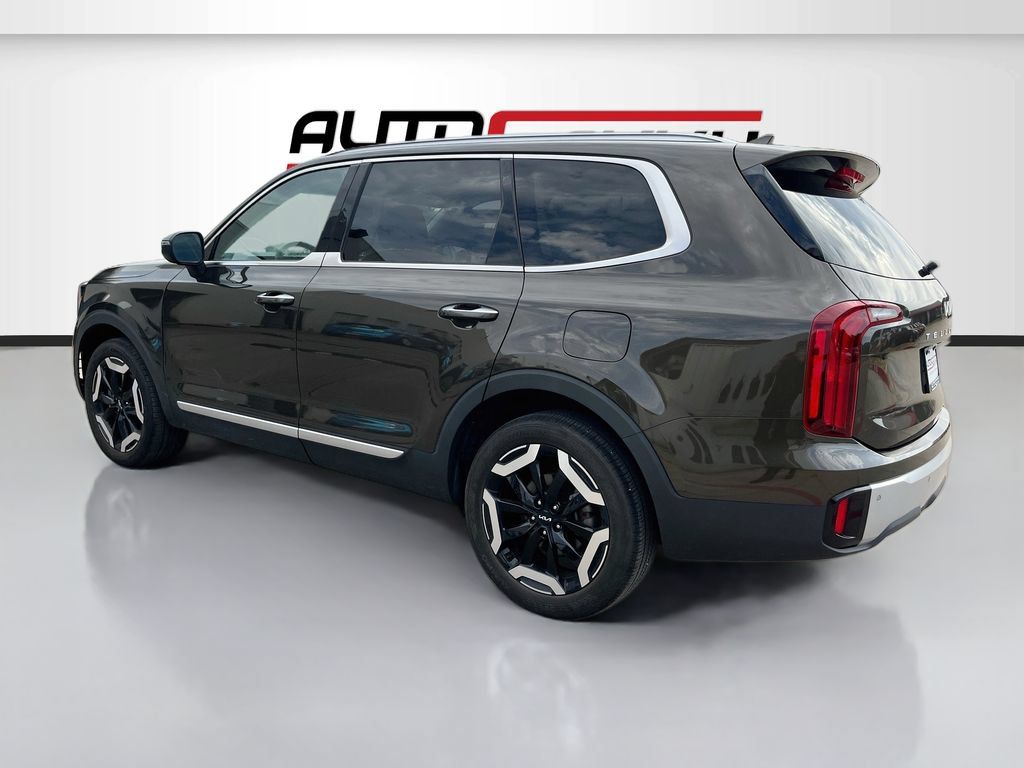 Used 2023 Kia Telluride S FWD image 5