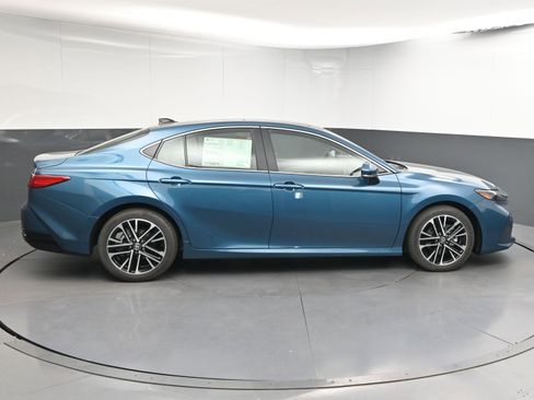 Used 2025 Toyota Camry XLE w/ Premium Plus Package image 9