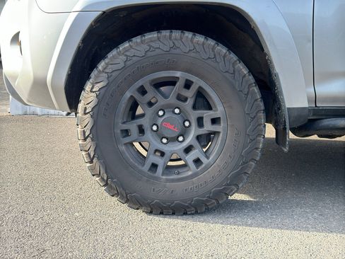 Certified 2018 Toyota 4Runner TRD Off-Road Premium image 7