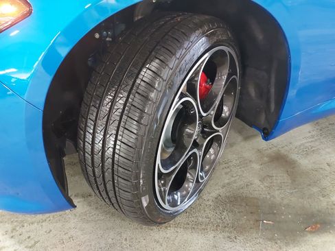 New 2025 Alfa Romeo Giulia AWD w/ Veloce Package AWD image 33