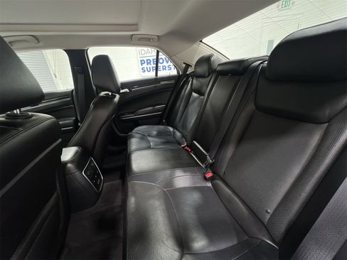Used 2017 Chrysler 300 C image 23