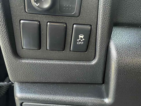 Used 2012 Nissan Rogue SV w/ Premium Pkg image 12