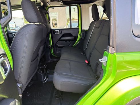 Used 2019 Jeep Wrangler Unlimited Sahara w/ Dual Top Group AWD/4WD image 19