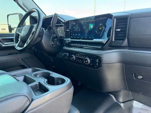 Used 2024 Chevrolet Silverado 2500 LTZ AWD/4WD image 11