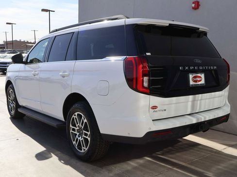 Used 2025 Ford Expedition Active AWD/4WD image 3