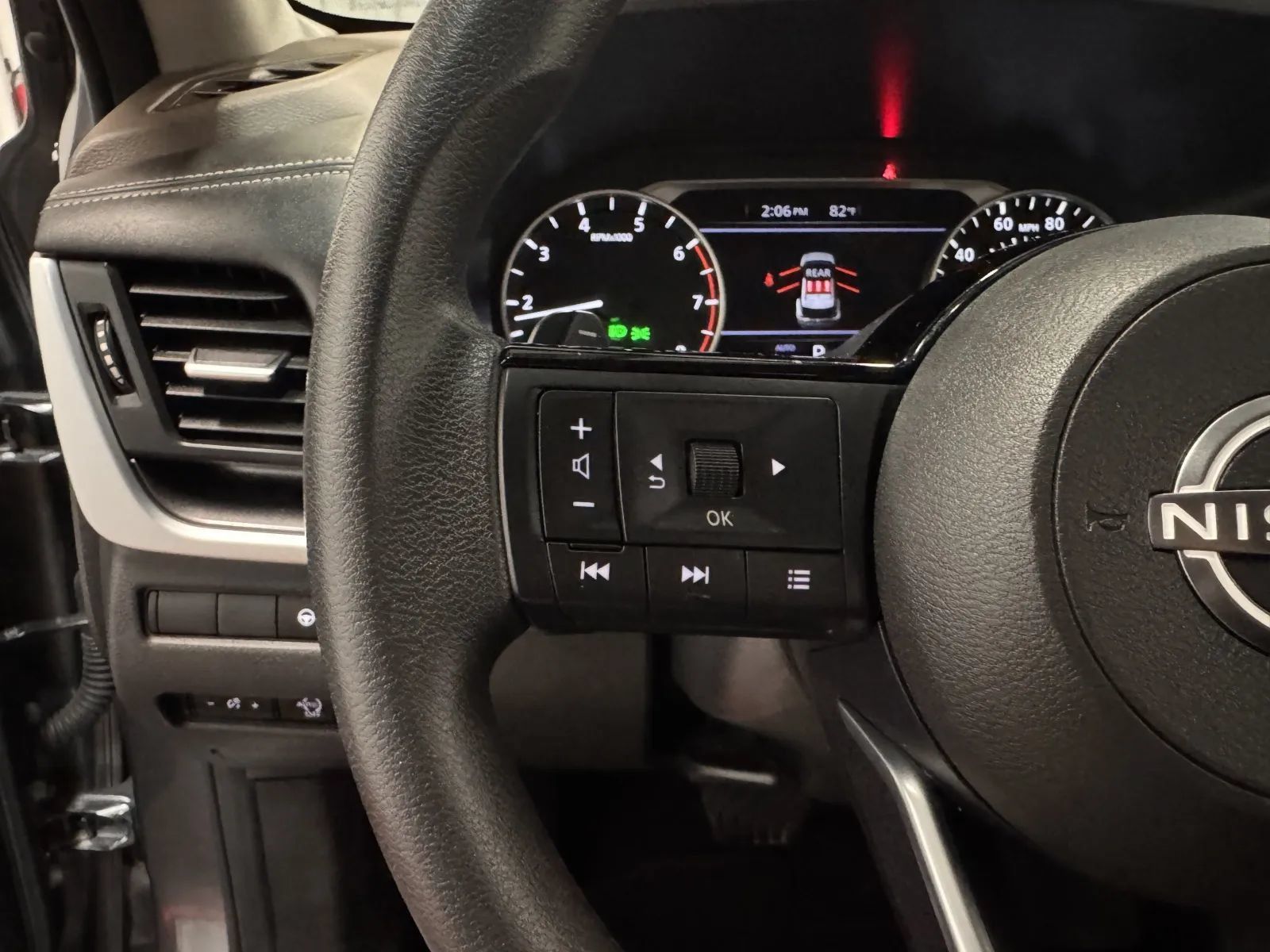 Used 2023 Nissan Rogue SV AWD/4WD image 19