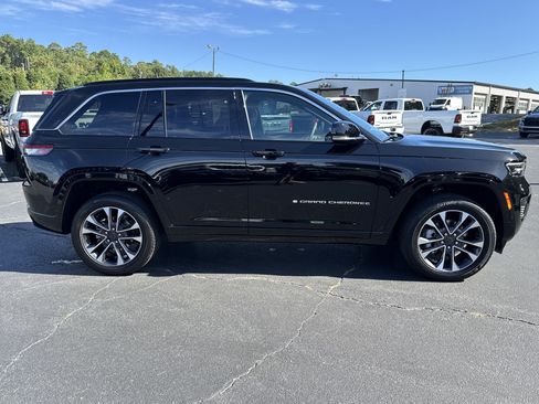 New 2025 Jeep Grand Cherokee Overland w/ Luxury Tech Group IV image 9