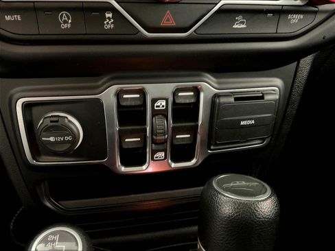 Used 2021 Jeep Gladiator Sport AWD/4WD image 17