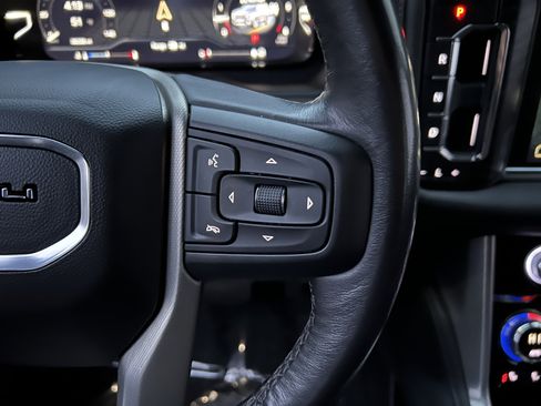 Used 2022 GMC Yukon Denali image 32