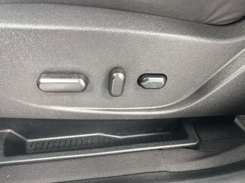 Used 2018 Ford Escape SE image 11