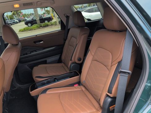 Certified 2025 Nissan Pathfinder Platinum FWD image 14