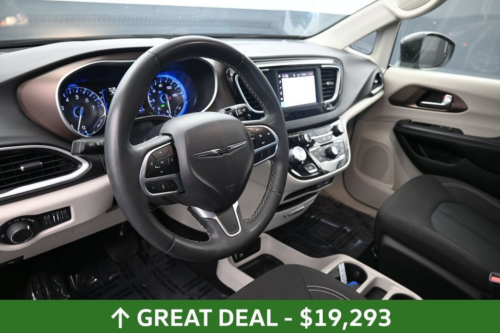 Used 2023 Chrysler Voyager LX FWD image 21