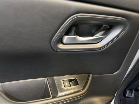 Used 2025 Nissan Rogue SV FWD image 29