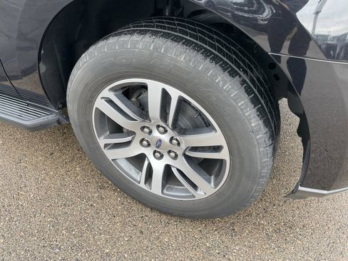 Used 2024 Ford Expedition Max Limited image 3