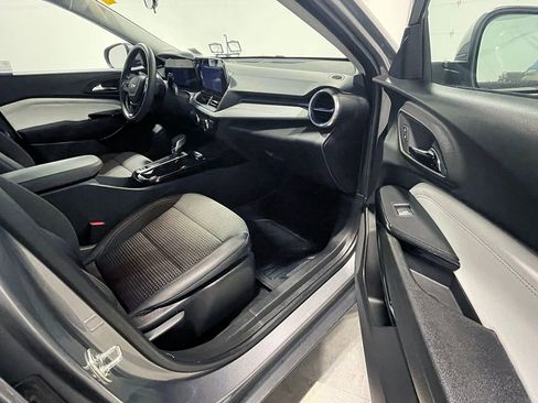 Used 2024 Chevrolet Trax LT FWD image 22