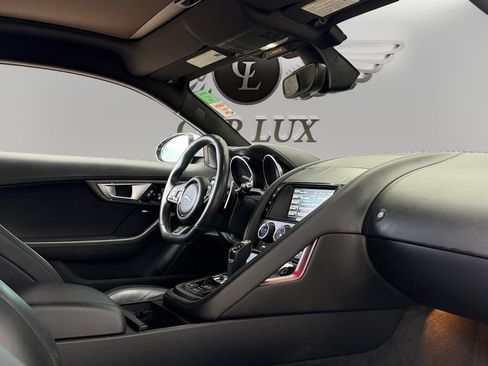 Used 2017 Jaguar F-TYPE R image 17