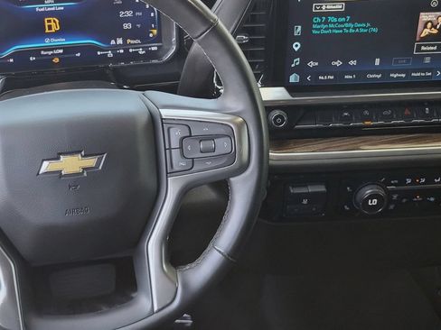 Used 2025 Chevrolet Silverado 1500 LT AWD/4WD image 13