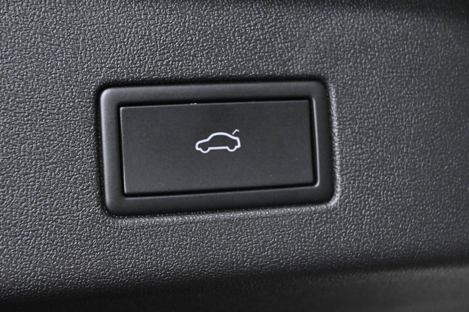 Certified 2023 Volkswagen ID.4 Pro S RWD image 9