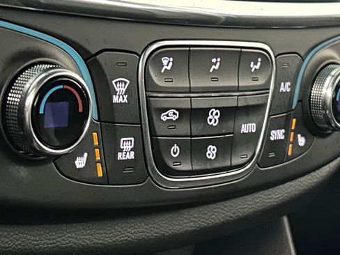 Used 2023 Chevrolet Traverse LT image 45