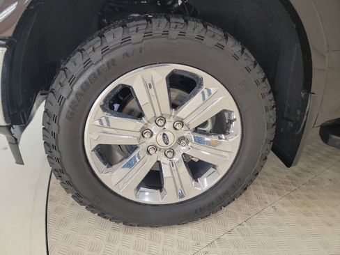 Used 2020 Ford F150 Lariat w/ Equipment Group 502A Luxury image 9