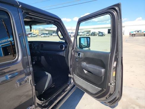 Used 2023 Jeep Gladiator Willys image 26