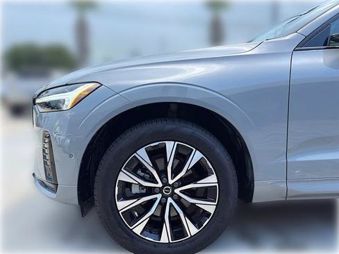 Used 2025 Volvo XC60 B5 Plus AWD/4WD image 4